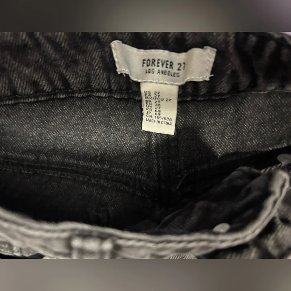 Forever21 distressed Jean shorts excellent condition size 27 nwot